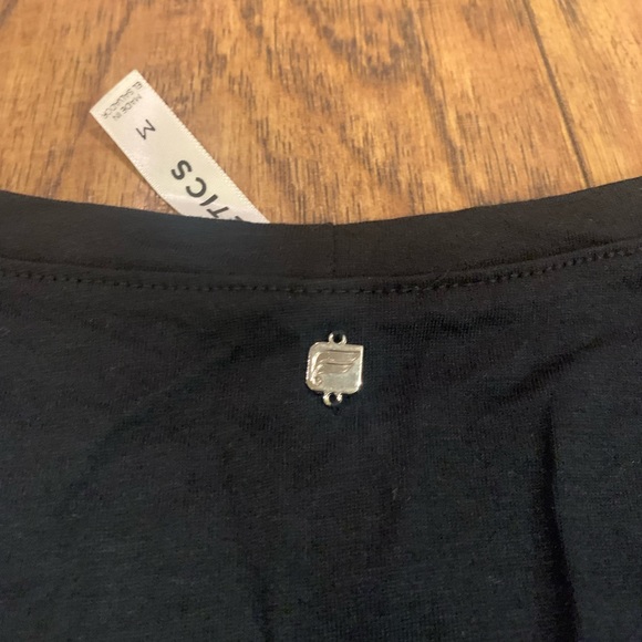 Fabletics Curved Hem Cut Out Side Detail Black Long Sleeve Top - Picture 6 of 6